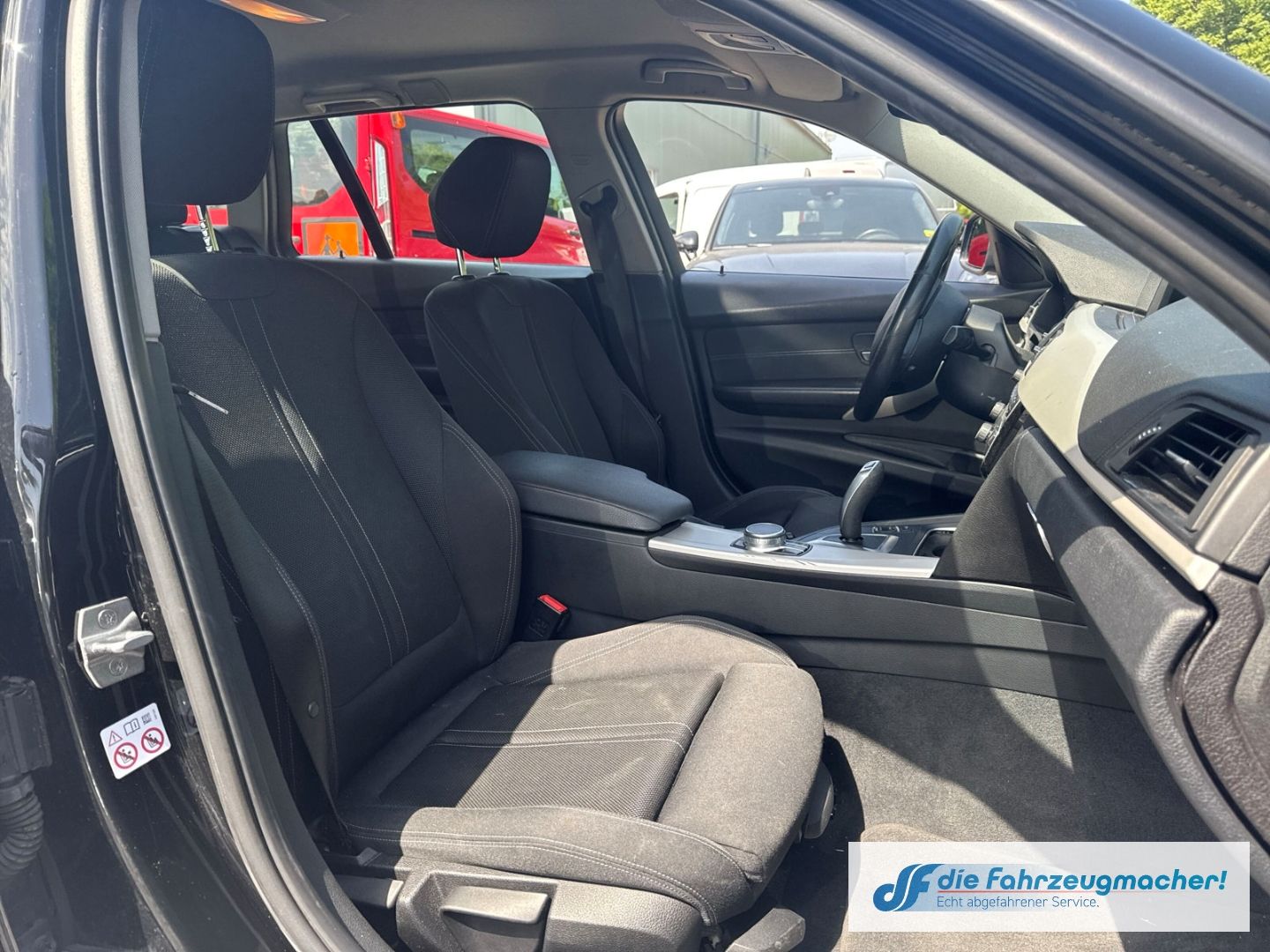 Fahrzeugabbildung BMW 320 i xDrive Advantage Touring *EXPORT