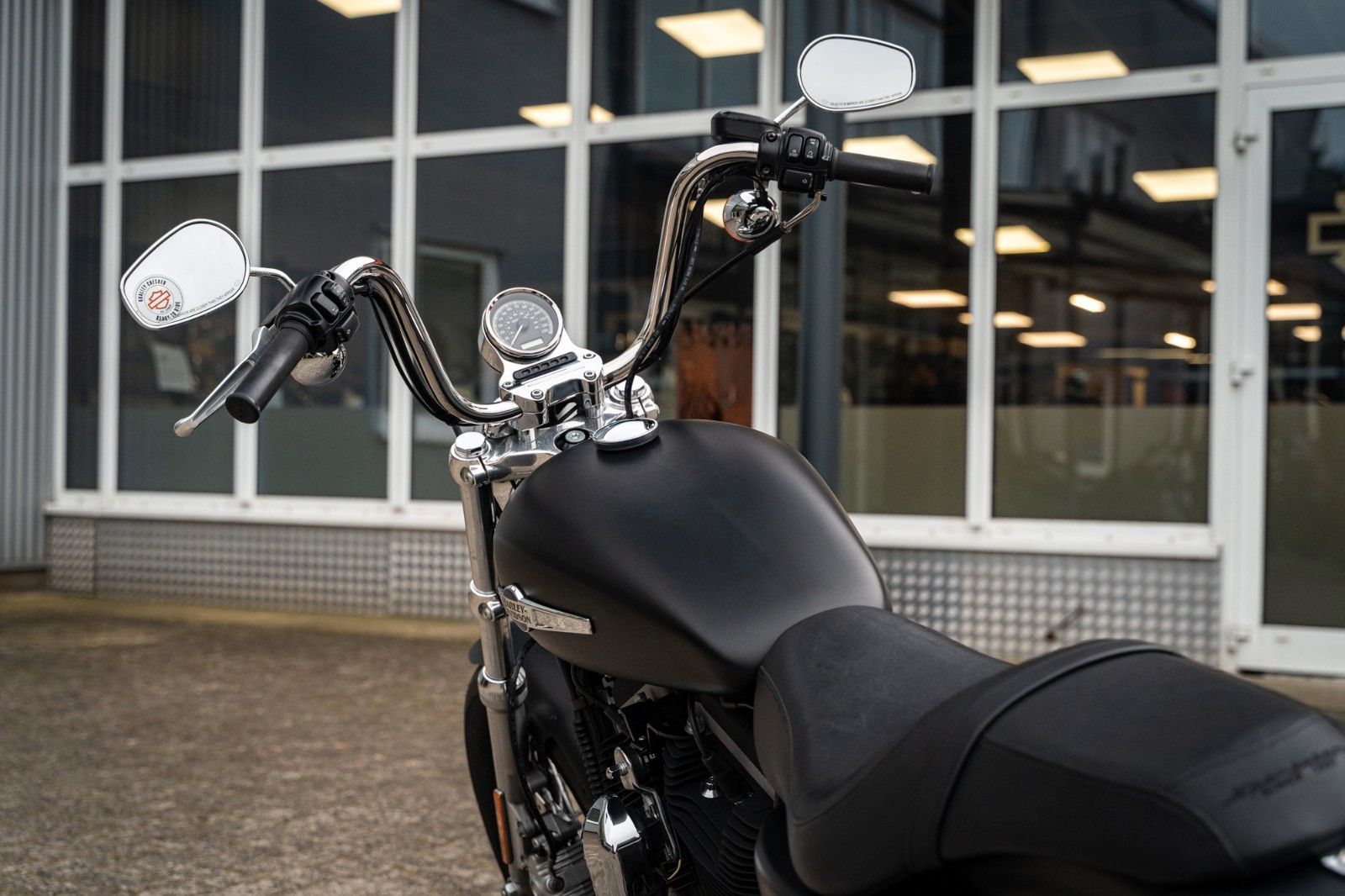 Fahrzeugabbildung Harley-Davidson Sportster XL1200CB Custom Limited -Vance&Hines-