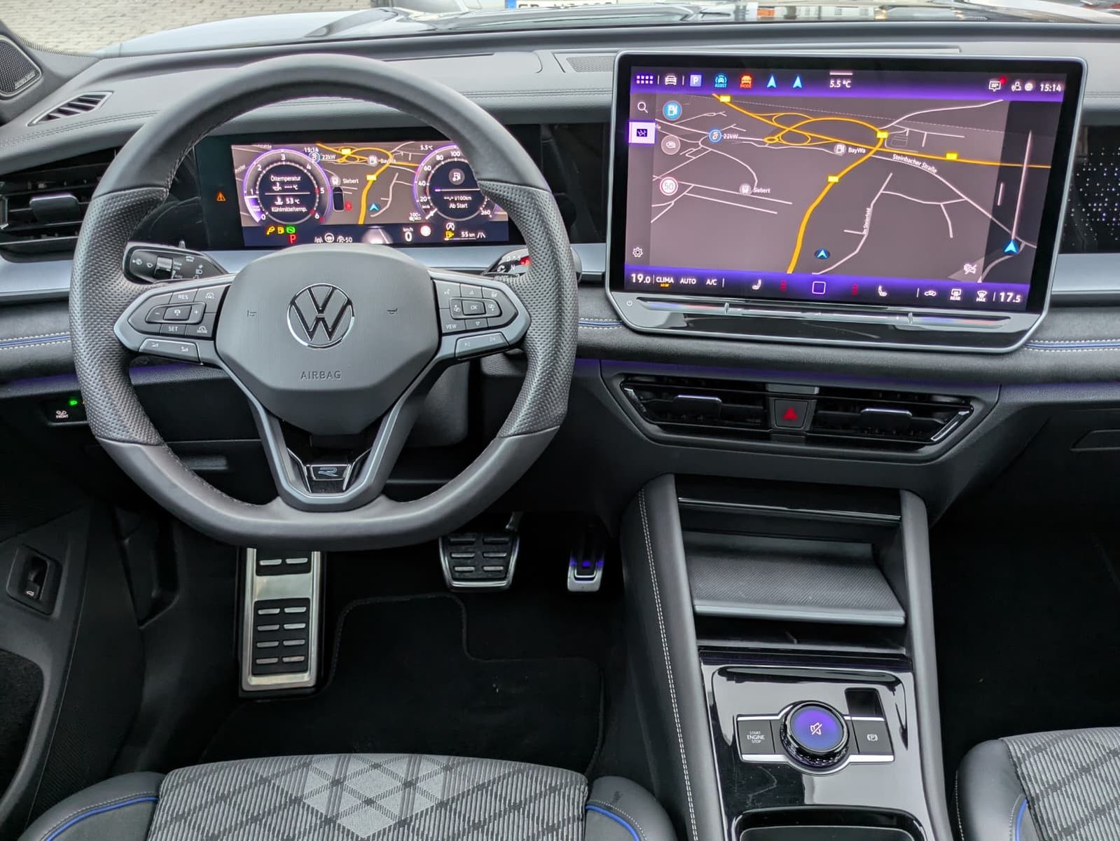 Fahrzeugabbildung Volkswagen Tayron 2.0 TDI 4M R-Line BLACK*7Si*MATRIX*PANO