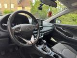 Hyundai i30 1.4 Kombi mit kleinem Hagelschaden  - : Kleine