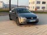 Volkswagen VW Jetta 1.6 TDI Leder Navi Sitzheizung TÜ... - Volkswagen Jetta aus 2011: TDI