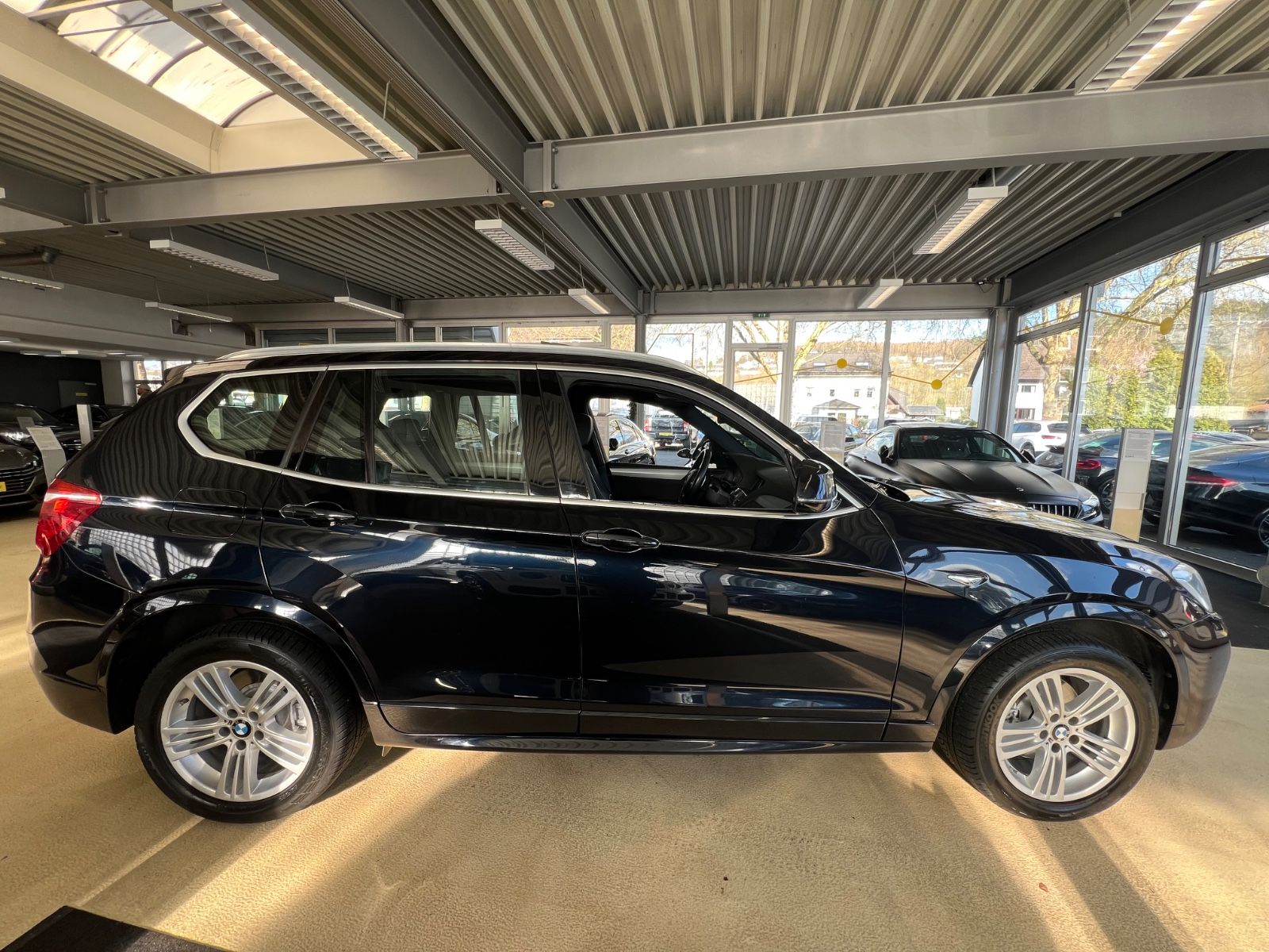 Fahrzeugabbildung BMW X3 xDrive 20 d M Sport Paket *PANO*XENON*NAVI*