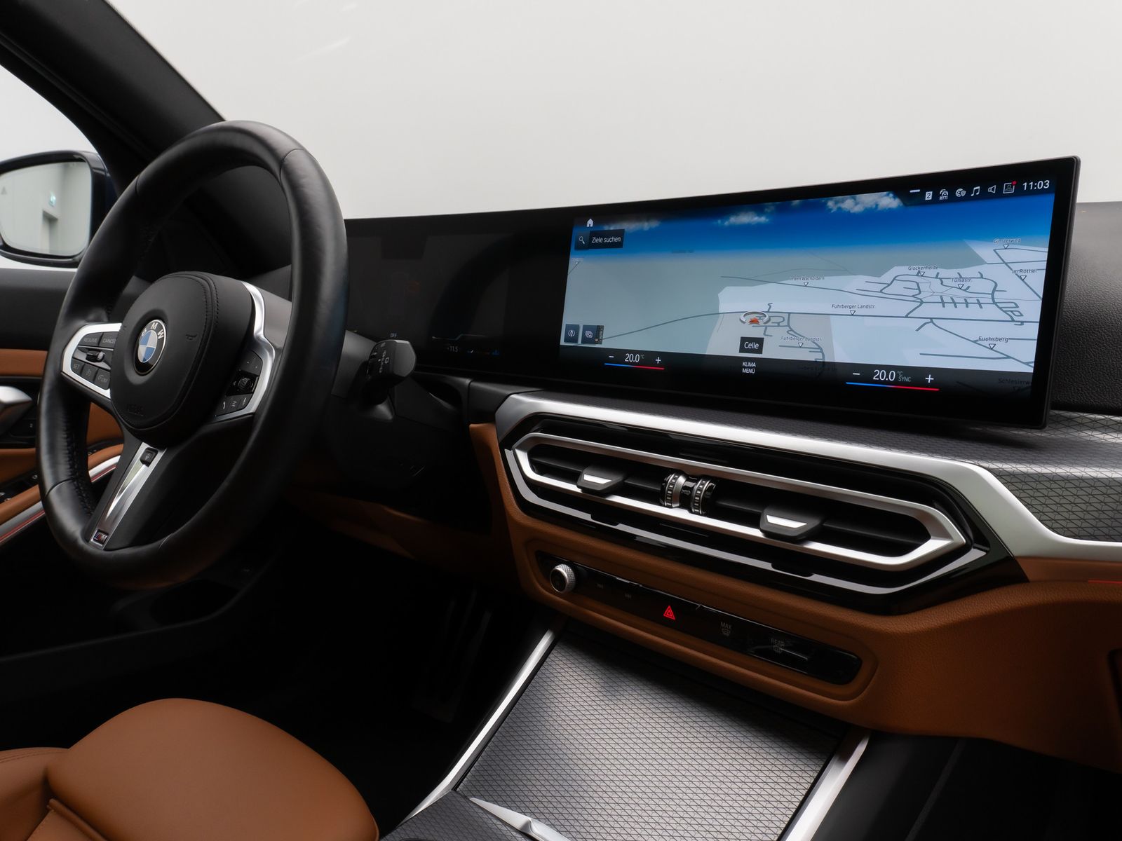 Fahrzeugabbildung BMW 330i xD M Sport Panorama Kamera HUD HiFi Komfort