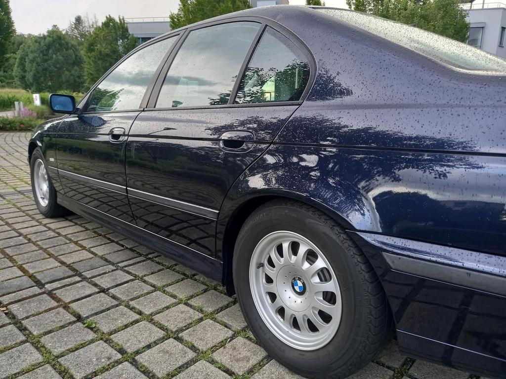 BMW 523