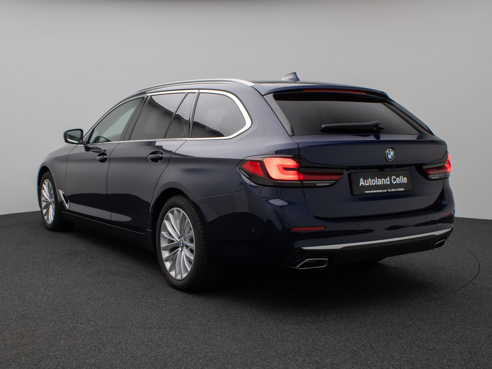 Fahrzeugabbildung BMW 520i Luxury Line Kamera HUD DAB B&W Alarm Sport