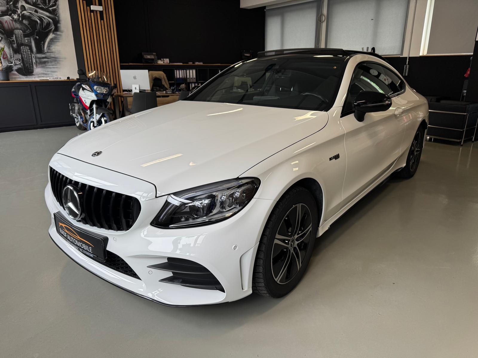 Mercedes-Benz C400 4MATIC AMG-LINE PANORAMA KAMERA