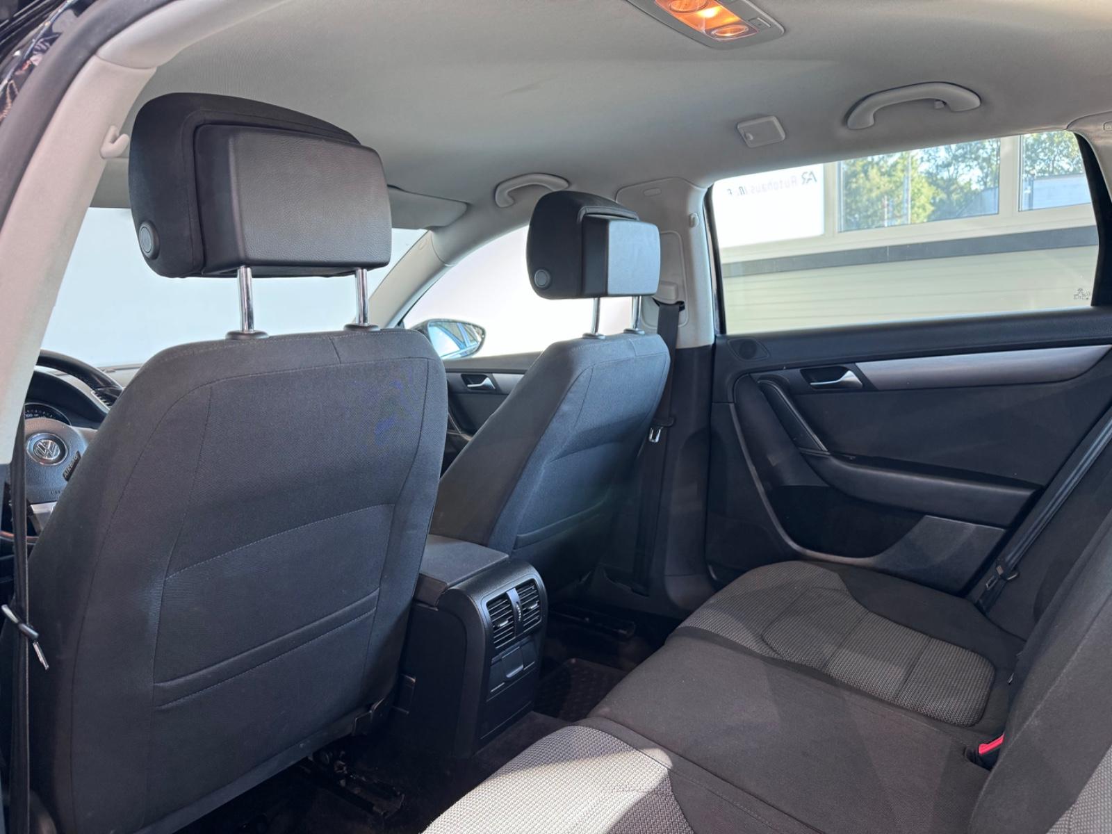Volkswagen Passat 2010 — photo 27
