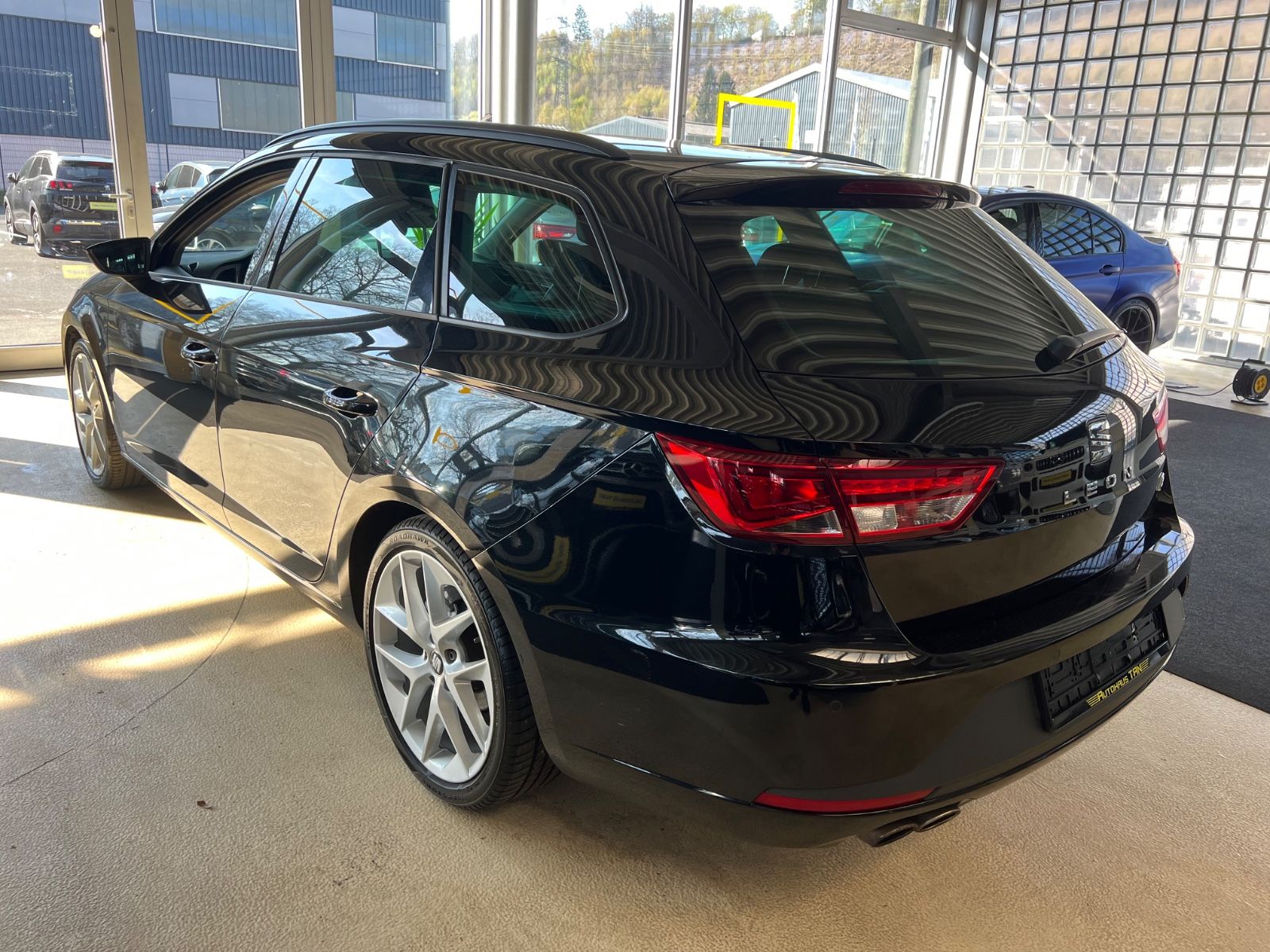 Fahrzeugabbildung SEAT Leon ST FR *LED*NAVI*BLUETOOTH*SITZHEIZUNG*