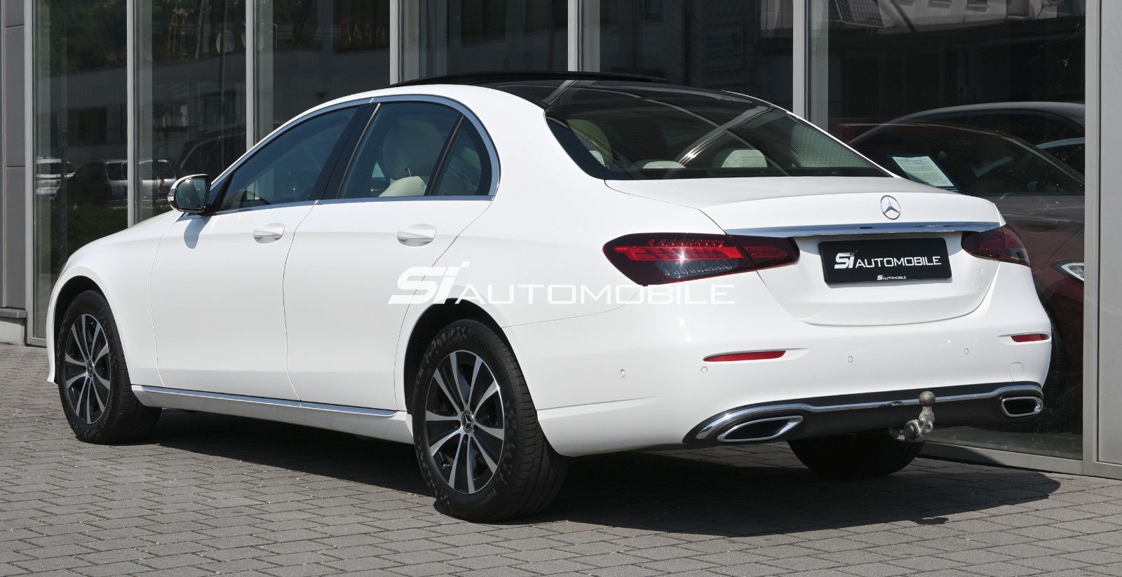 Fahrzeugabbildung Mercedes-Benz E 220 d 4MATIC Exclusive °AHK°PANO°STANDHEIZUNG°