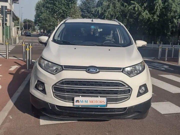 Ford EcoSport 2015 — rear view