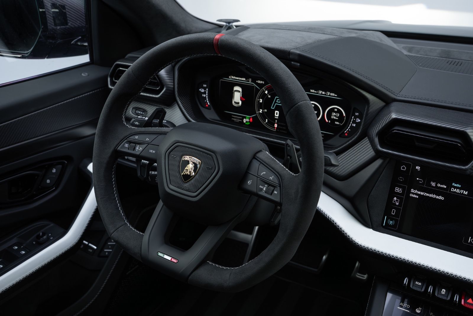 Fahrzeugabbildung Lamborghini Urus SE AKRAPOVIC/CARBON/PANO/B&O/FULL PPF