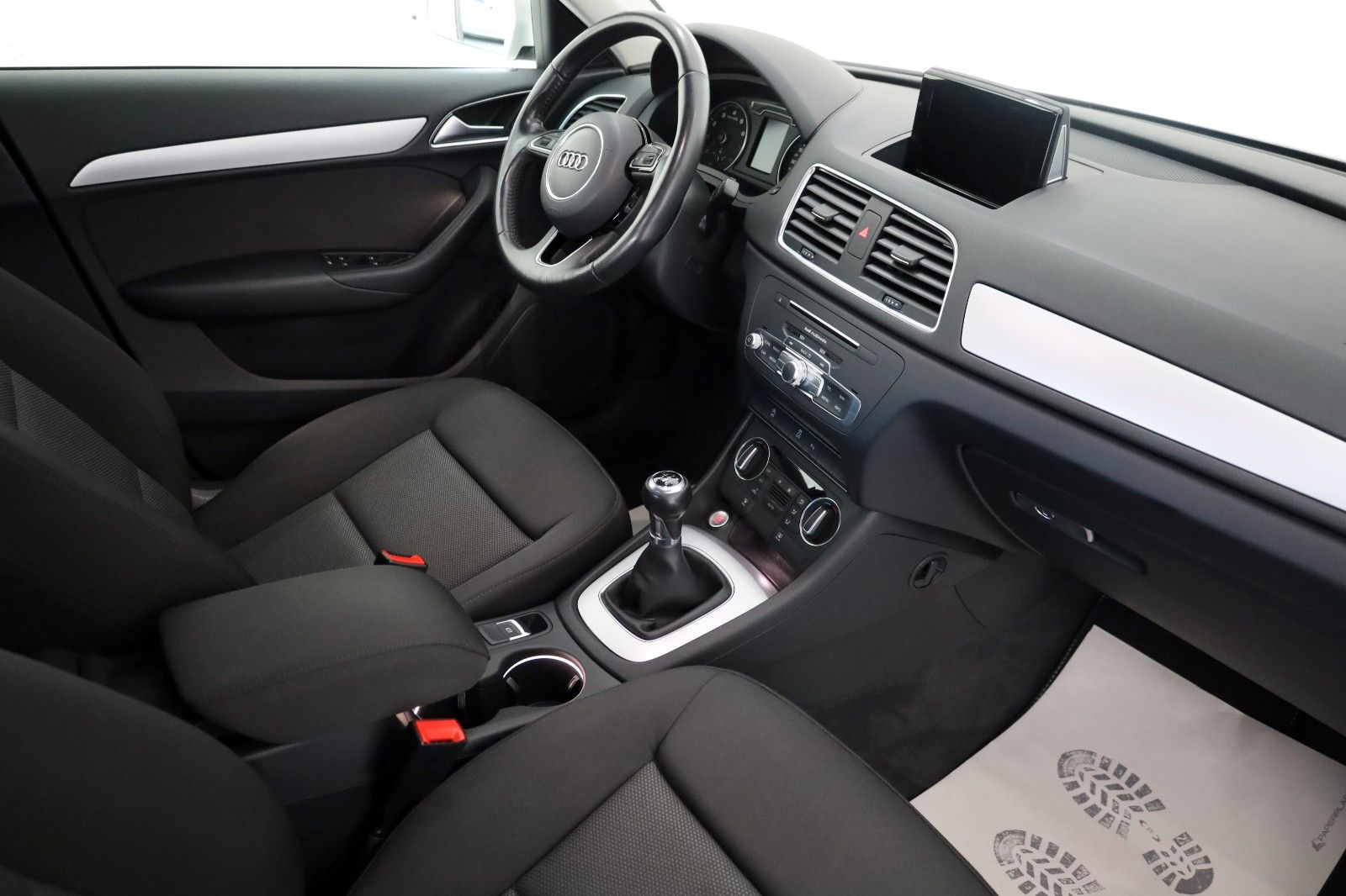 Fahrzeugabbildung Audi Q3 1.4 TFSI Paket S Line Navi,Xenon,SH,AHK,SR+WR