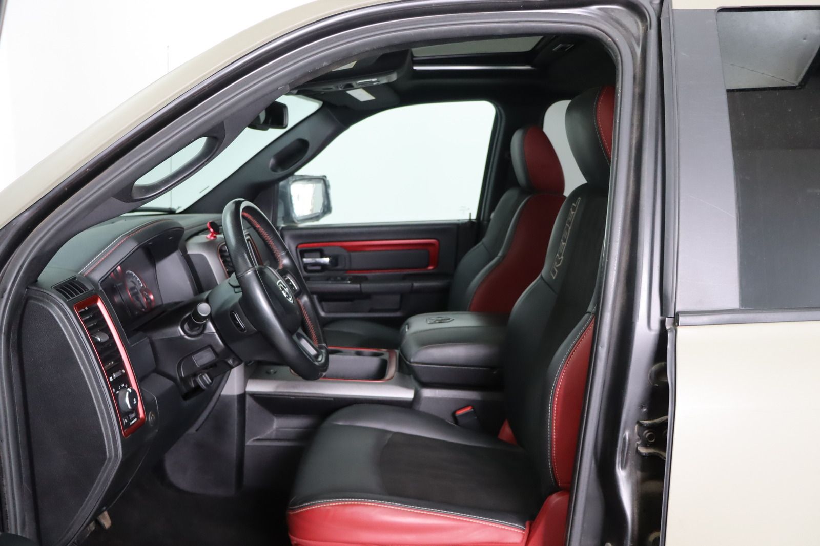 Fahrzeugabbildung Dodge Ram 1500 Rebel * Navi * el. Sitze * RFK