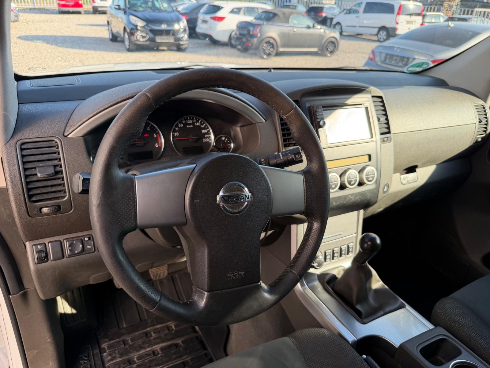 Nissan Pathfinder 2010 — photo 8
