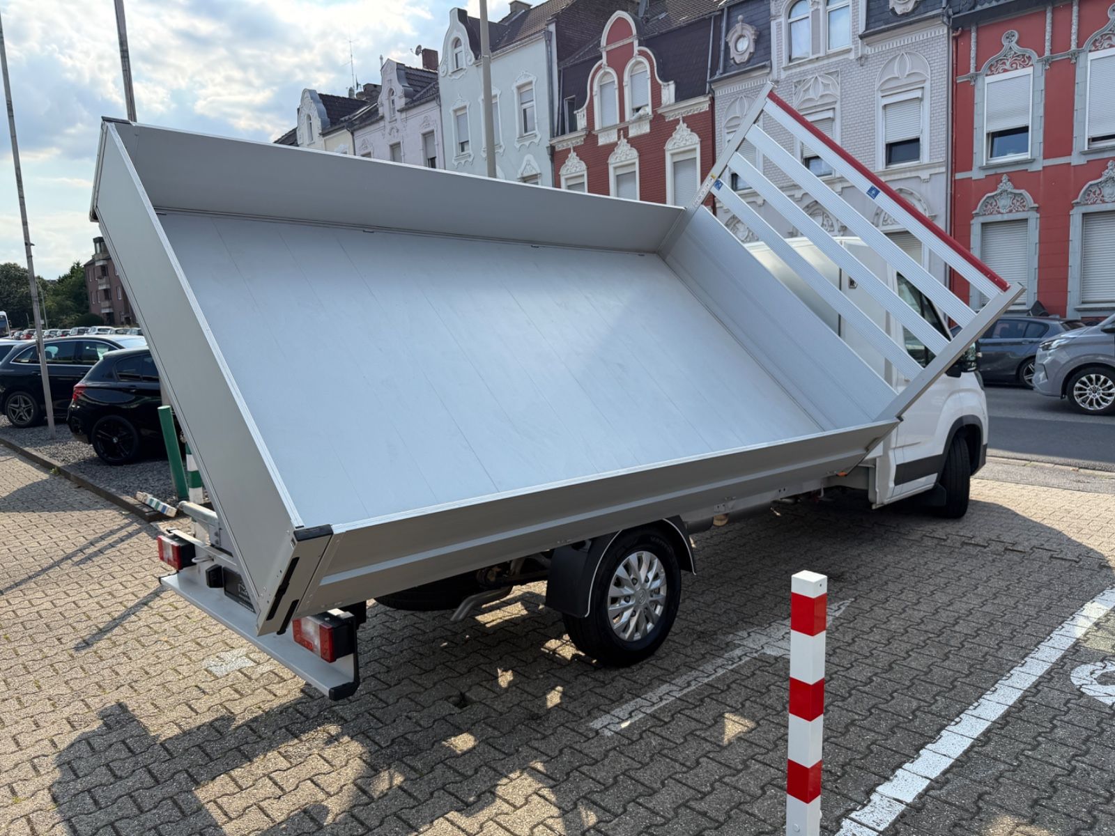 Fahrzeugabbildung Maxus DELIVER9 DREISEITENKIPPER L4 LUXURY LED NEUWAGEN