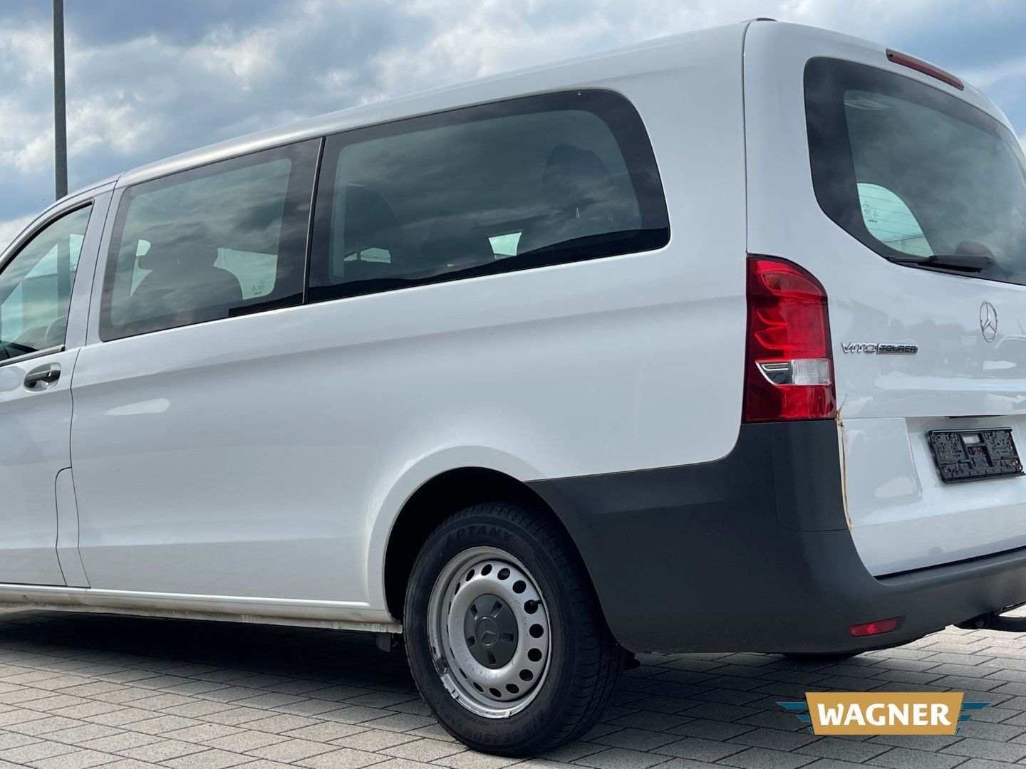 Fahrzeugabbildung Mercedes-Benz Vito Tourer 111 CDI  9-Sitzer extralang BlueTEC