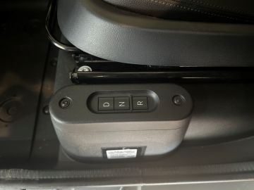 Bild 10 Opel Rocks-e Elektro digitales Cockpit LED