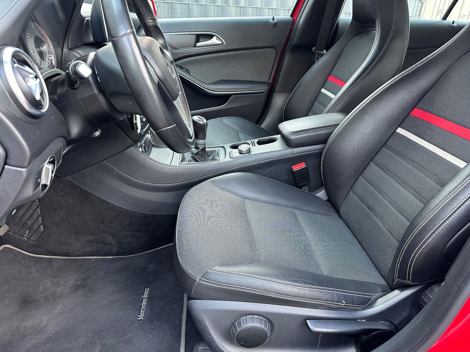 Fahrzeugabbildung Mercedes-Benz A 180 Limousine Style NAV+Bi-Xen+KLIMA+PDC+EU6