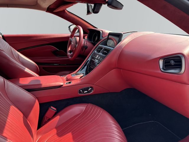 ASTON MARTIN Db11 – Bild 9