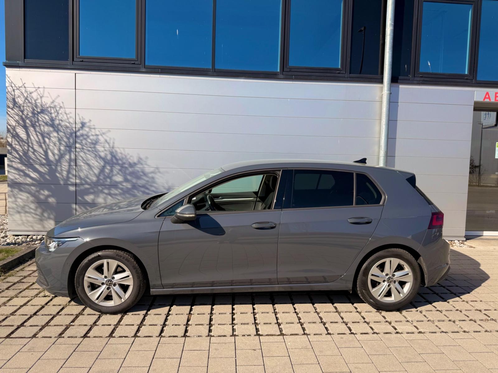Volkswagen Golf VIII Lim. Life eTSI LED/Navi/Standheizung
