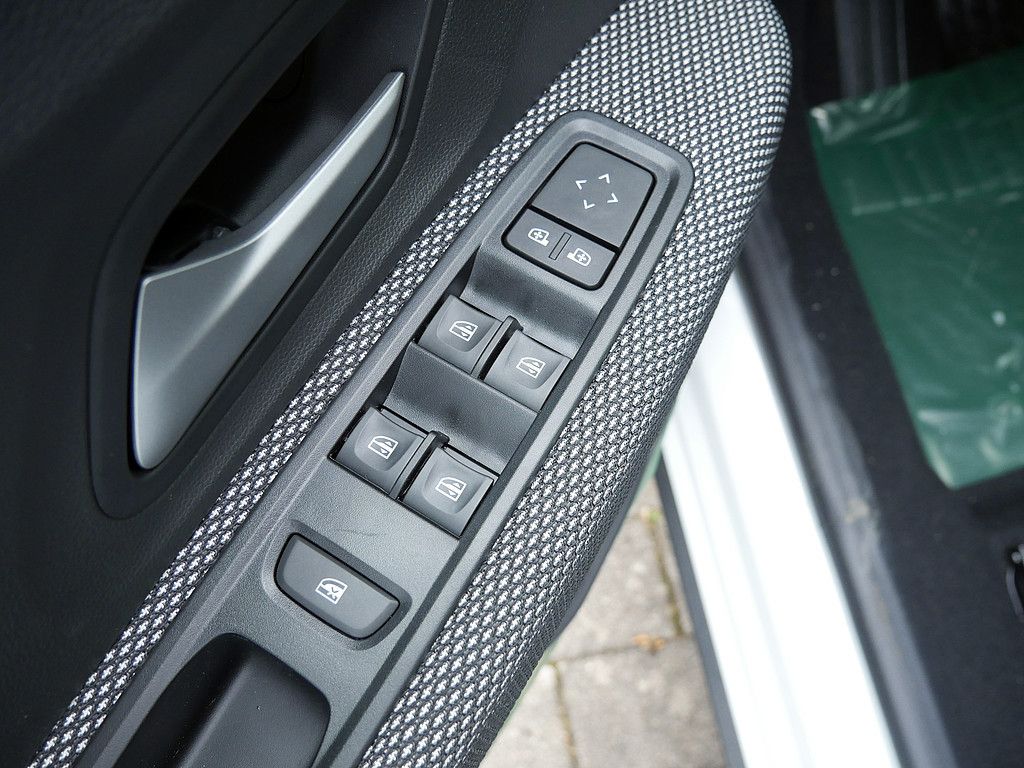 Fahrzeugabbildung Dacia Sandero Stepway Expression TCe 90