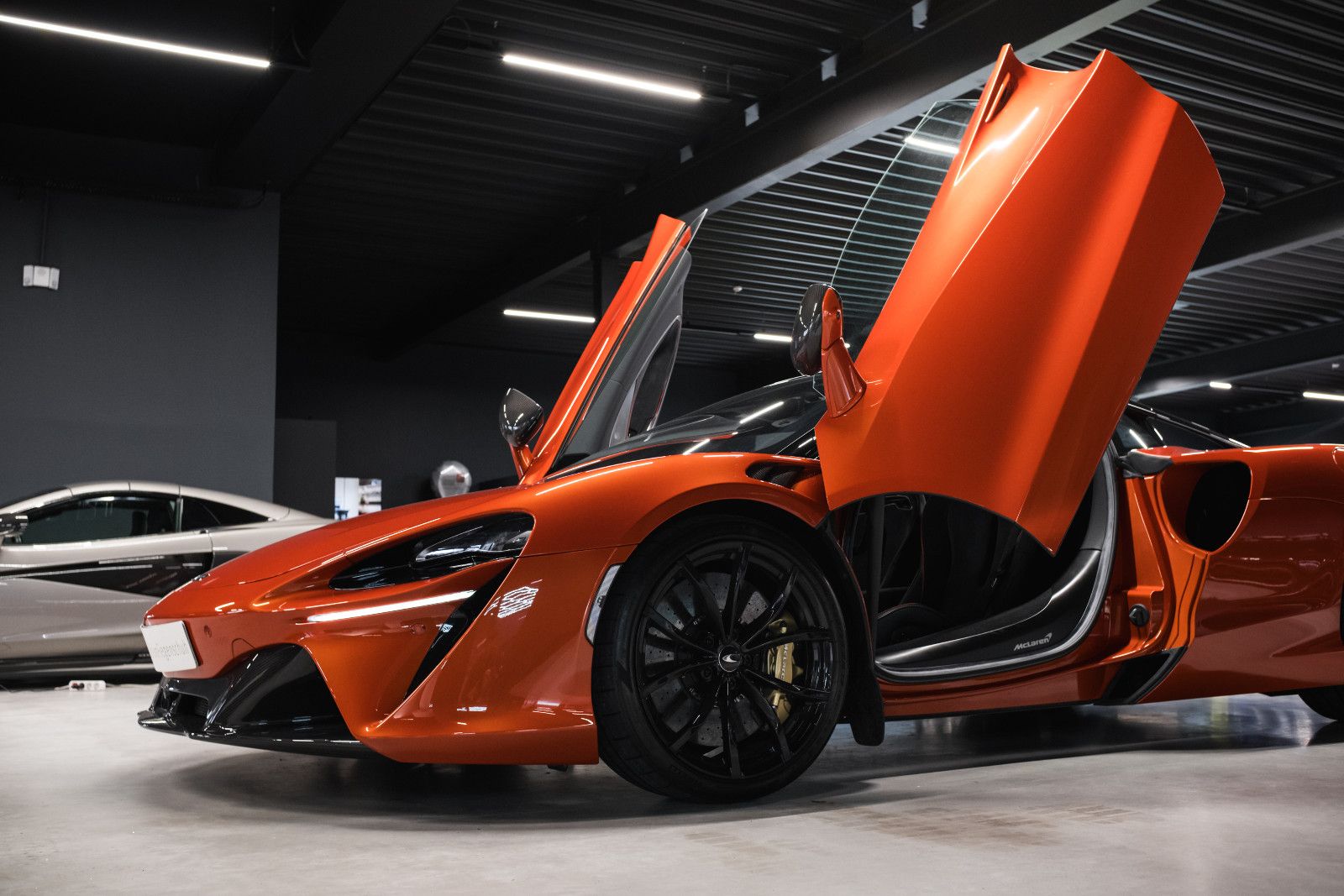 Fahrzeugabbildung McLaren Artura-Lift-Tech.Pack-Prac.Pack-B&W-Steuer!