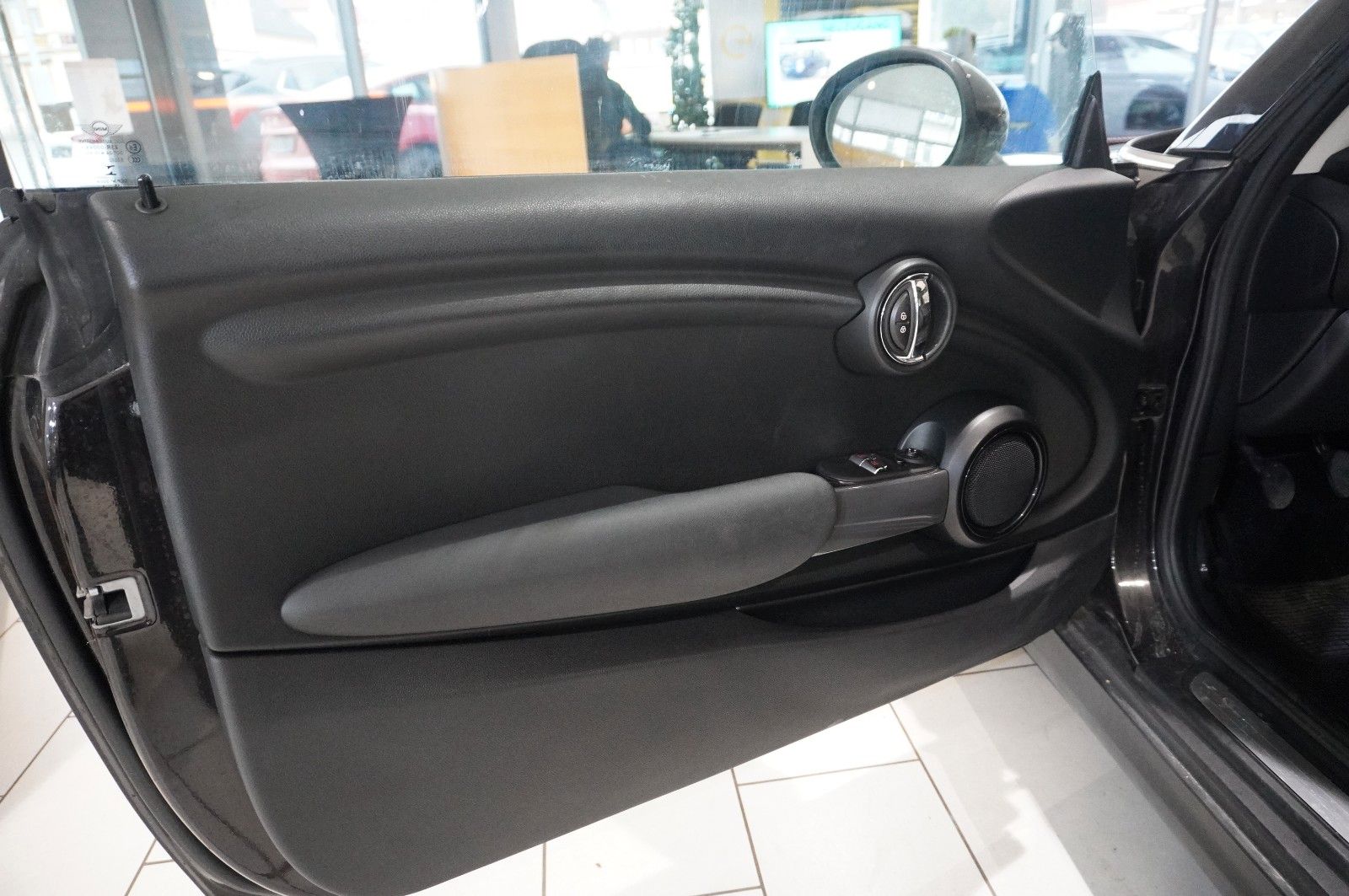 Fahrzeugabbildung MINI COOPER 1.5 3-TÜR PANO./SHZ/KLIMA/BT