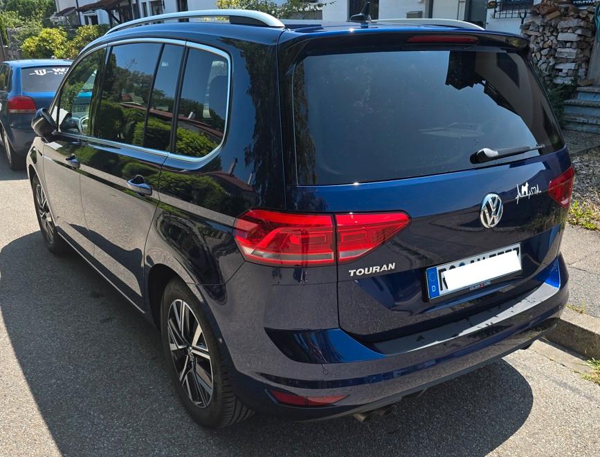 Volkswagen Touran 2.0 TDI SCR DSG Highline 7 Sitzer AHK