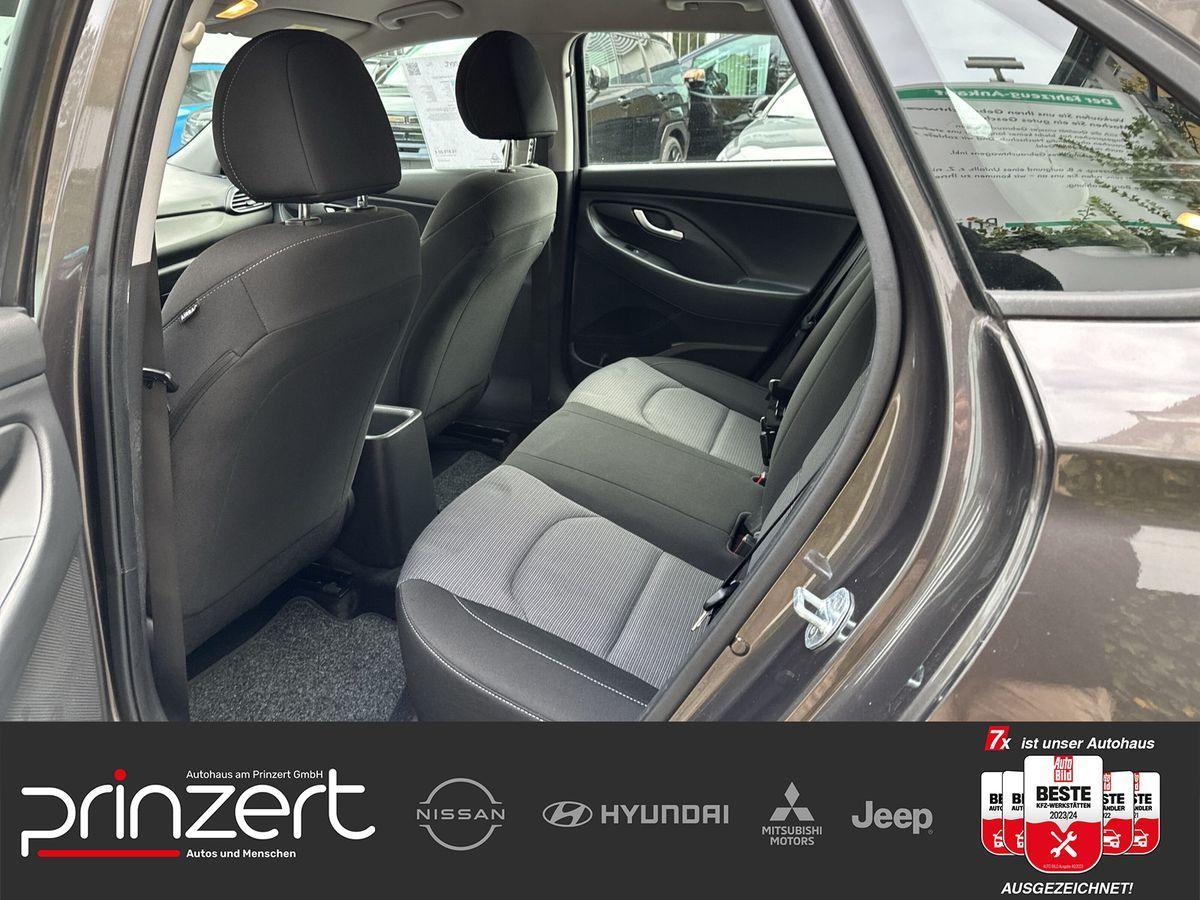 Hyundai i30 1.4 "YES!" DAB*Carplay*Tempomat*Navi*LM16"