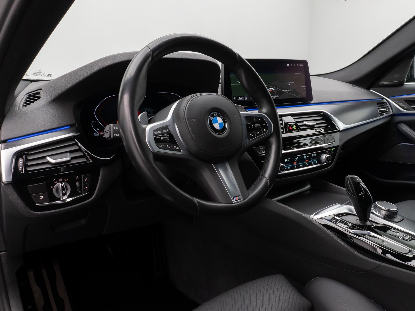 Fahrzeugabbildung BMW 530d xD M Sport Kamera HUD DAB H/K Komfort Alarm