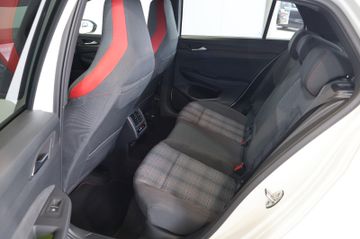 Volkswagen Golf VIII GTI 2.0 TSI AID+CARPLAY+LED+AMBIENT