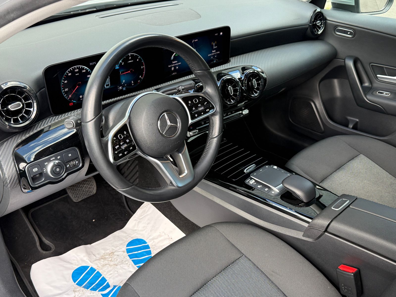 Fahrzeugabbildung Mercedes-Benz A 180 d Lim. Sedan Aut DAB GRA Navi Kamera SHZ