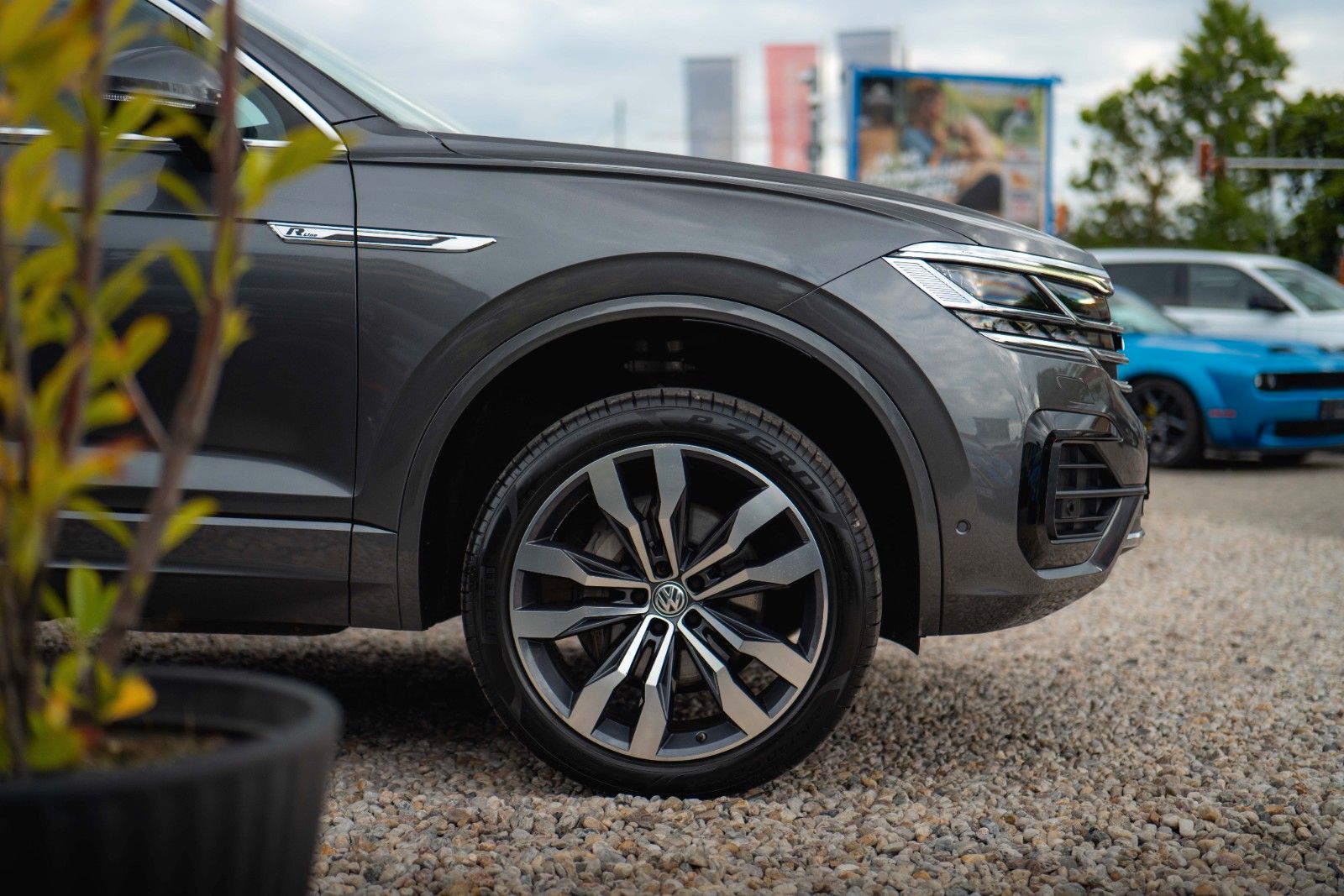 Fahrzeugabbildung Volkswagen Touareg V6 R-Line+ 4Motion *Pano*Matrix*DAB*19%*