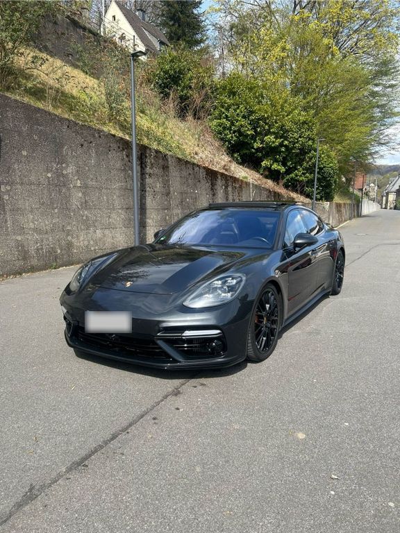 Image of Porsche Panamera