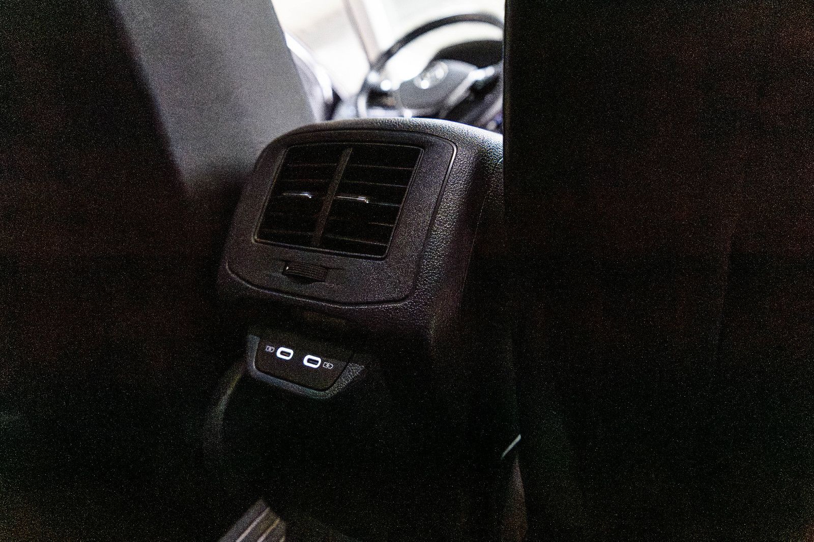 Fahrzeugabbildung Volkswagen T-Roc 1,5 United+LM+SH+PDC+Drive Mode+Digi Cockp