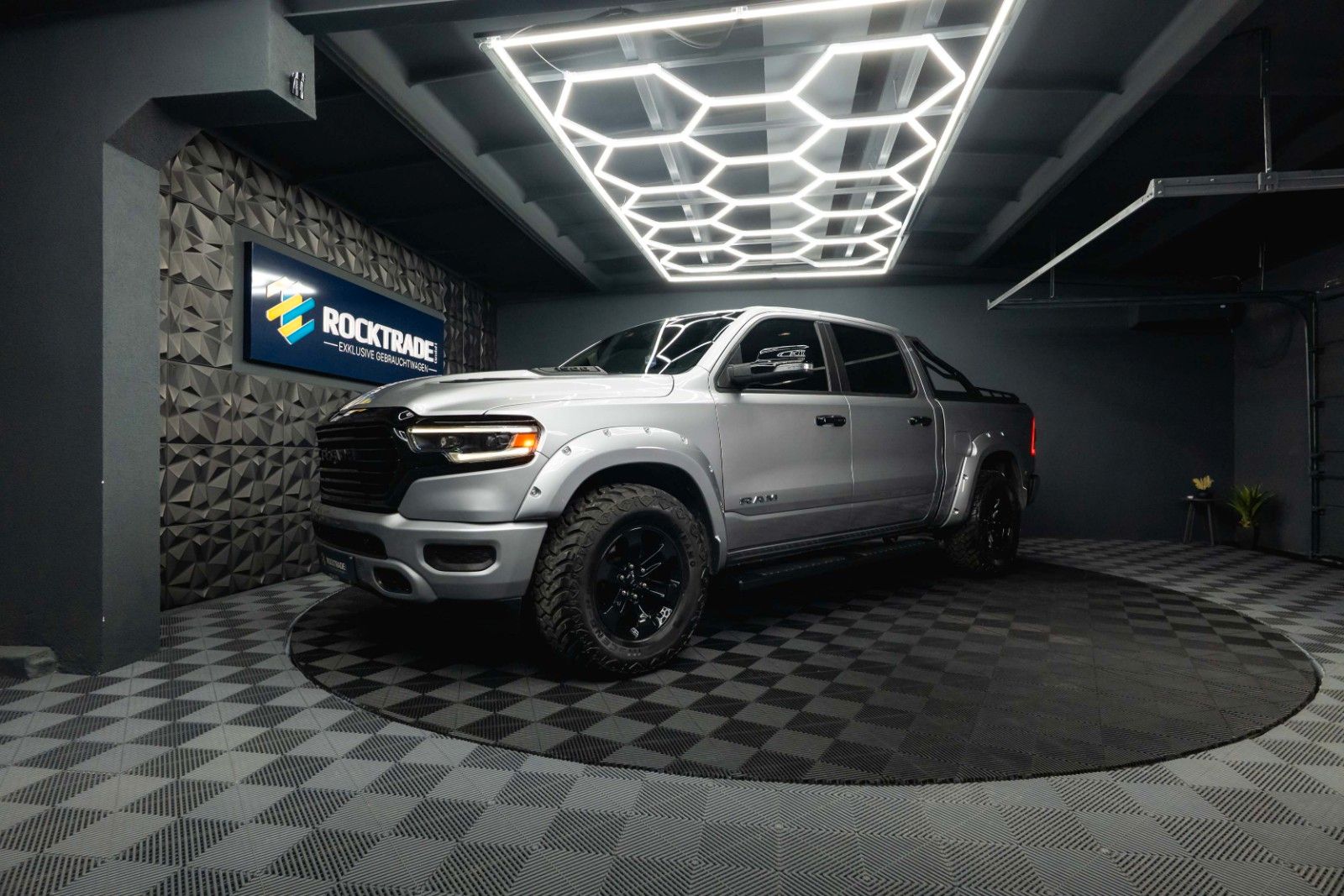 Fahrzeugabbildung Dodge RAM 5.7 V8 HEMI 4x4 LARAMIE Limited Offroad LED