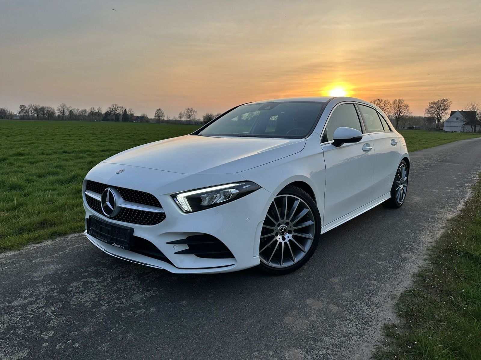 MERCEDES-BENZ A 180 - 7G-DCT AMG Line