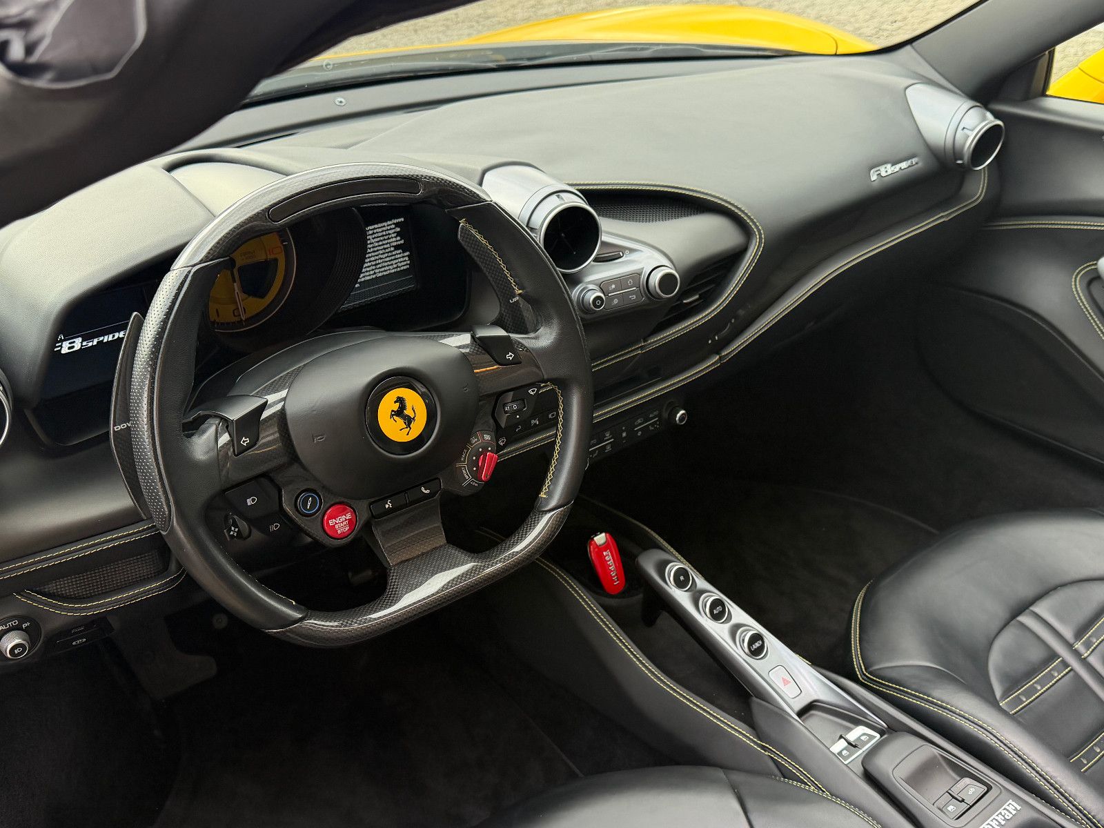 Fahrzeugabbildung Ferrari F8 Spider /LIFT/KAMERA/CARBON-LED-LENK./MEMORY