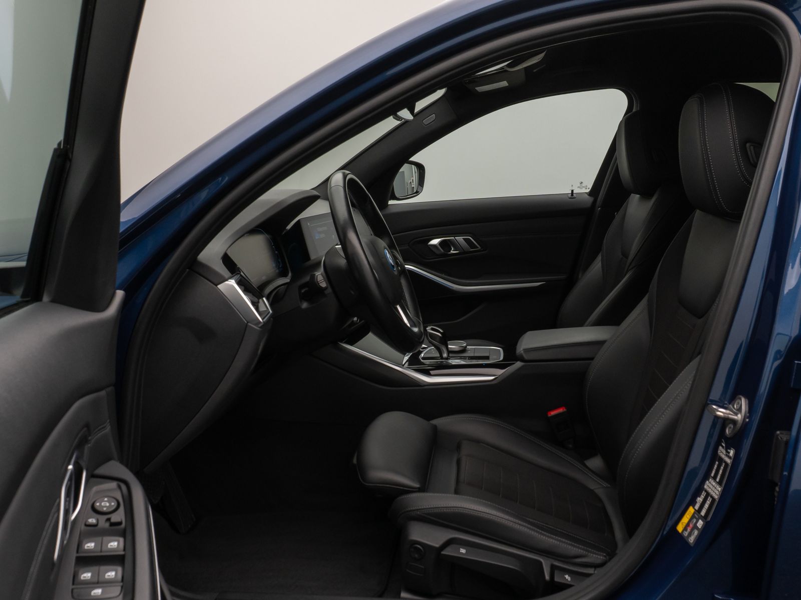 Fahrzeugabbildung BMW 330e Sport Line Kamera Laser HUD DAB Komfort