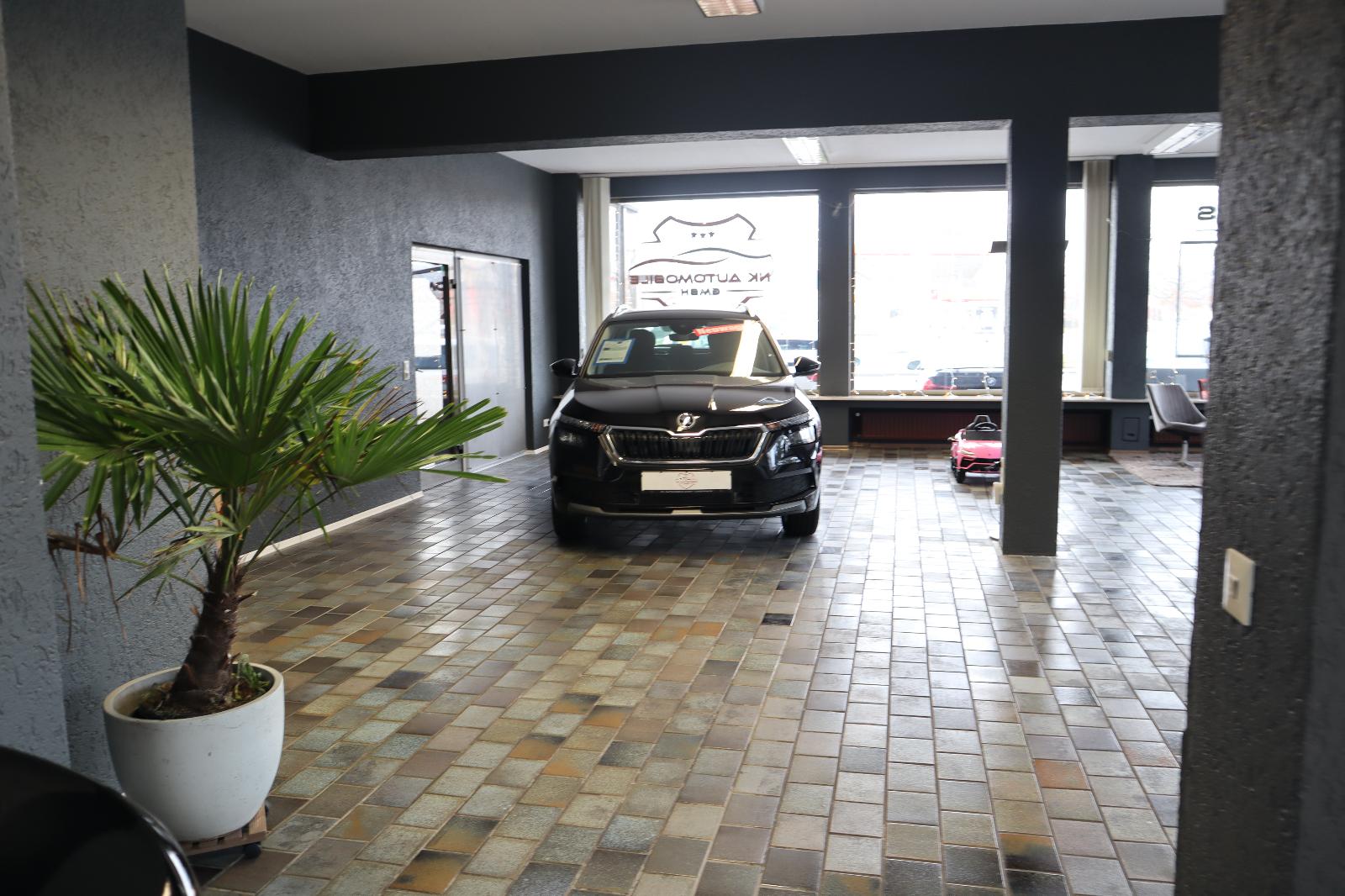 showroom-image-top