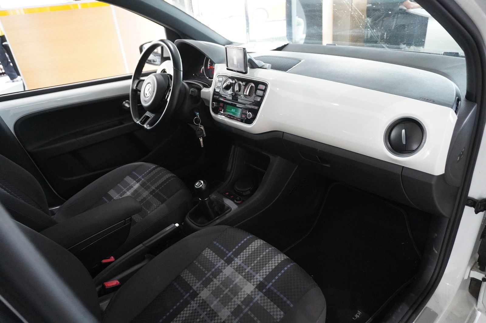 Fahrzeugabbildung Volkswagen up! 1.0 CLUB 5-TÜR NAVI/SPORT/PANO./SHZ/PDC/TEMP