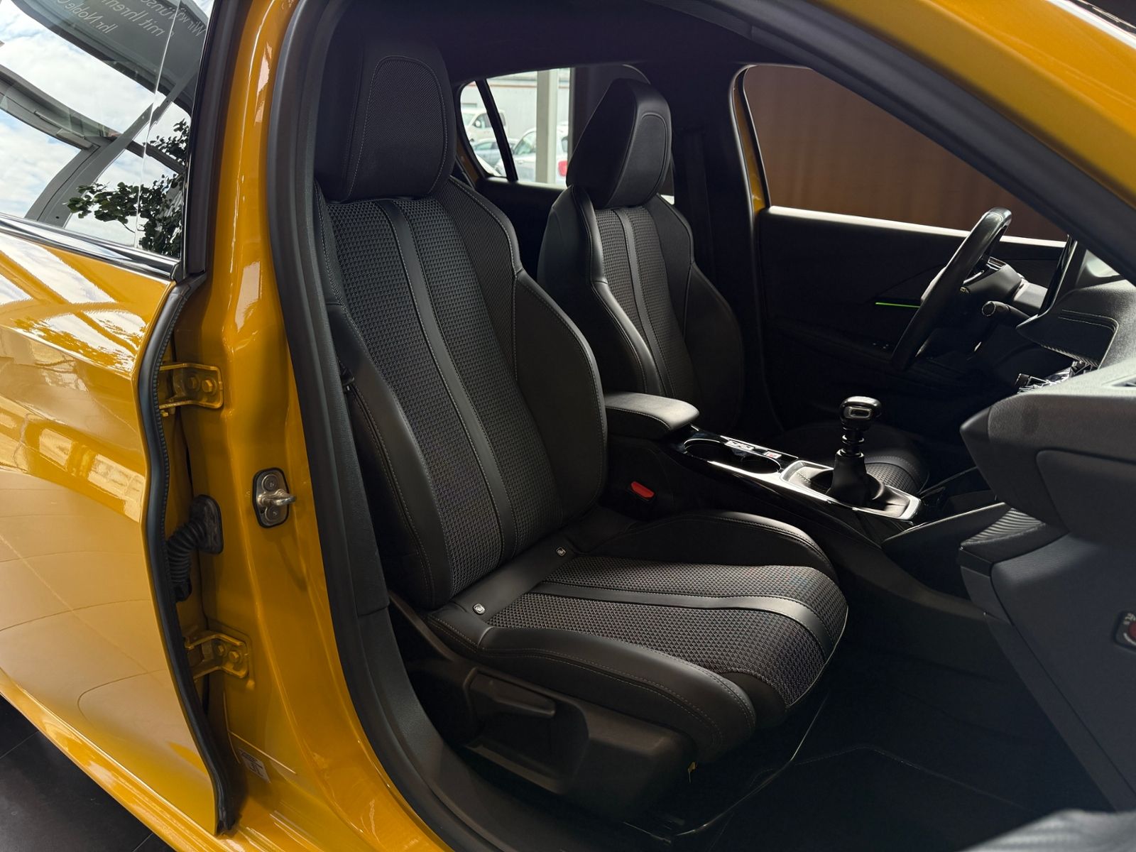 Fahrzeugabbildung Peugeot 208 Allure GT-Line RFK LED NAVI