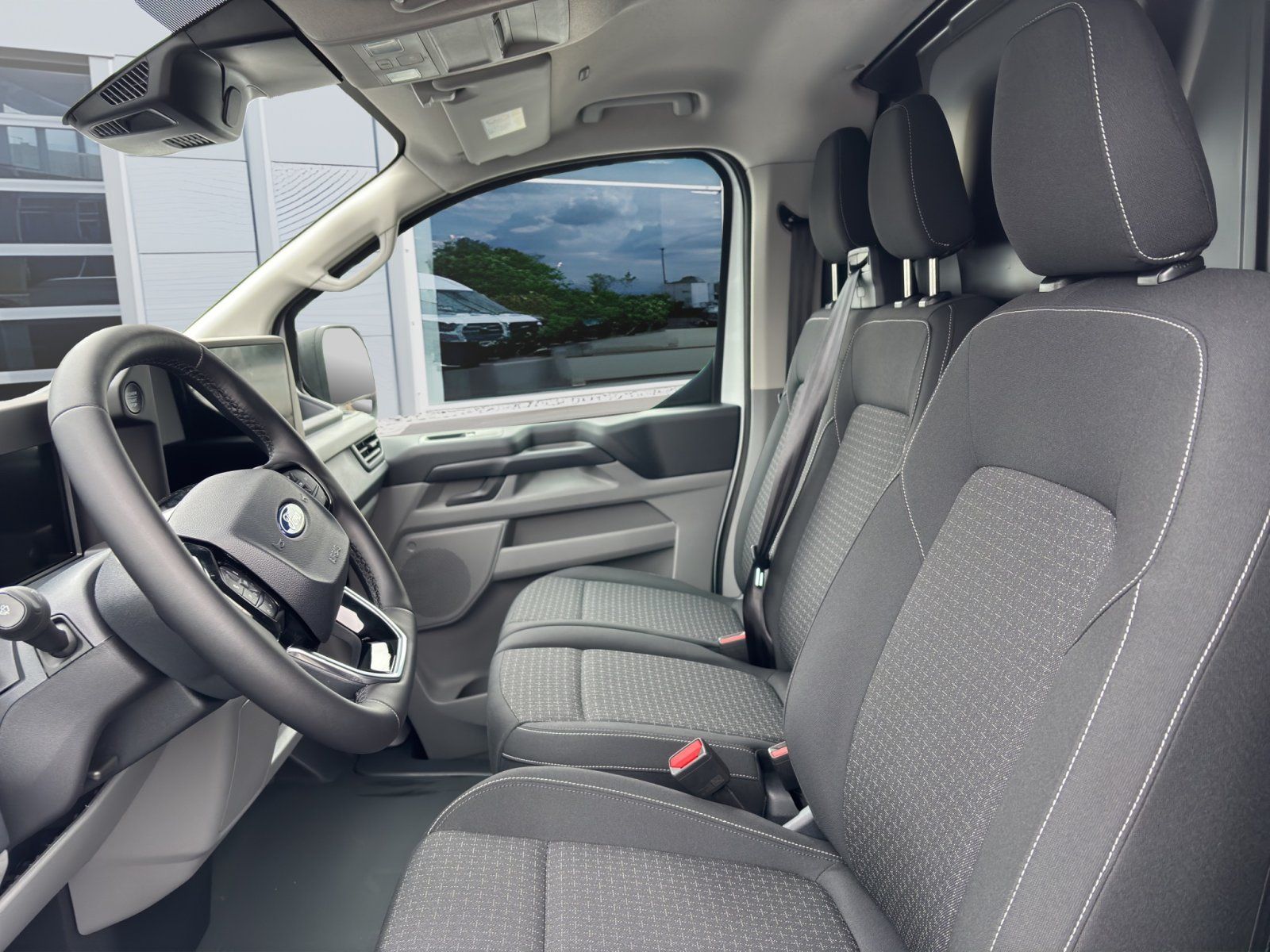 Fahrzeugabbildung Ford Transit Custom 320 L1 Trend FWD Plug-in Hybrid