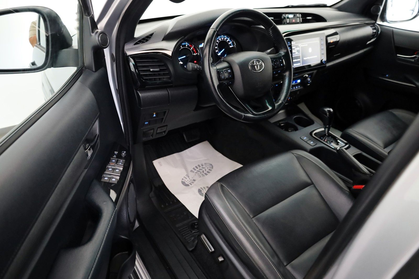 Fahrzeugabbildung Toyota Hilux DoKa Invincible,Leder,ACC,HardTop,AHK