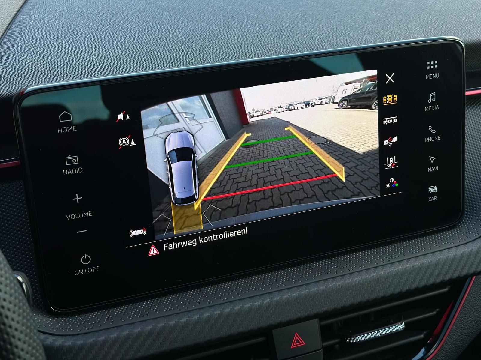 SKODA Scala 1.0TSI MONTE CARLO MATRIX#ACC#SPUR#AHK#SHZ - Image 21