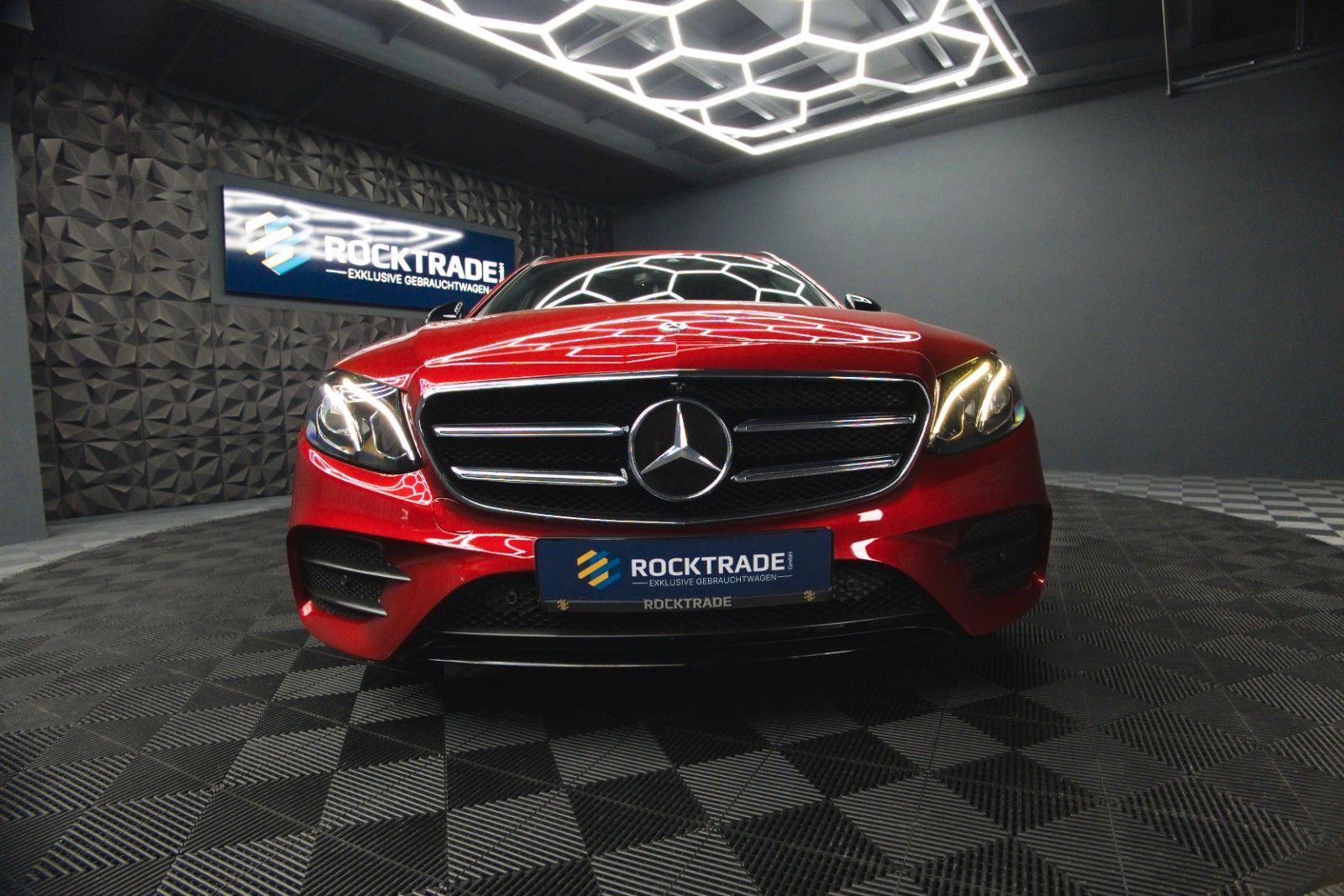 Fahrzeugabbildung Mercedes-Benz E 400d T 4Matic AMG Night-Paket ACC Widescreen