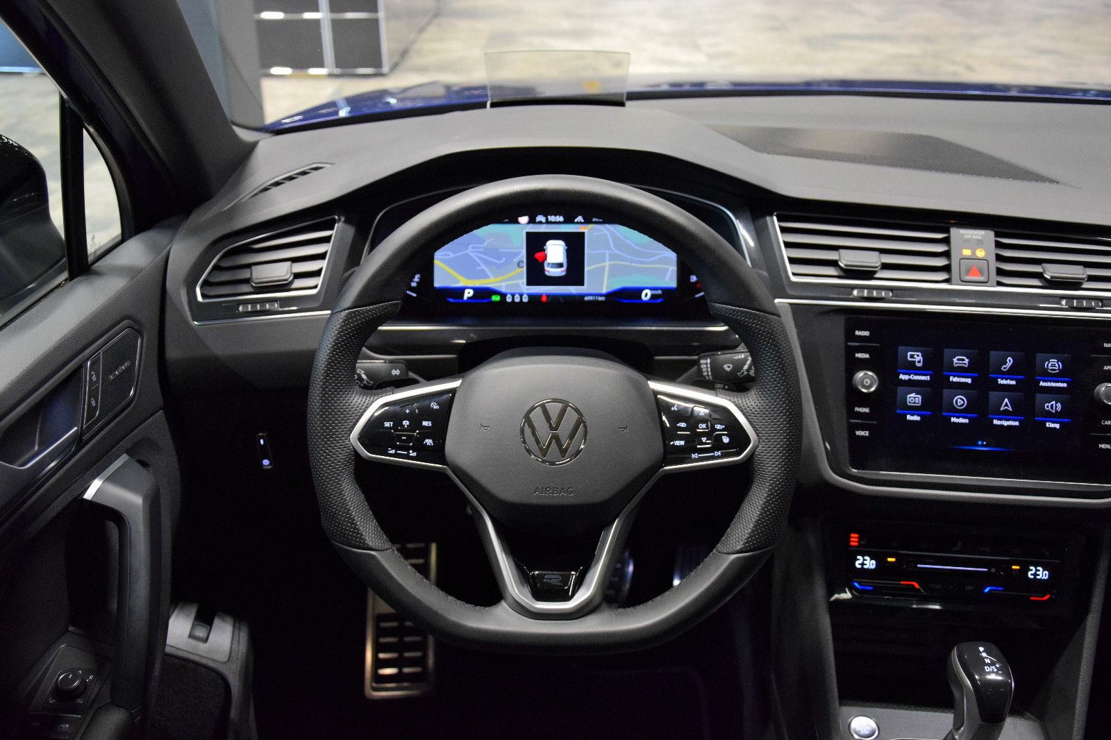 Fahrzeugabbildung Volkswagen Tiguan R-Line 4Motion Pano ACC LED HuD h/k AHK