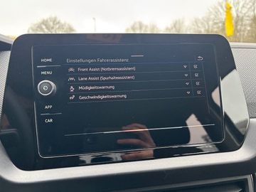 Bild 17 VW T-Cross 1.0 TSI PDC/Klima/Mirror Link/LED-Schei