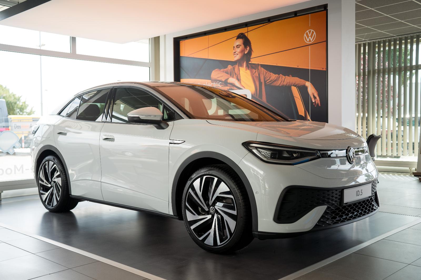 showroom-image-bottom