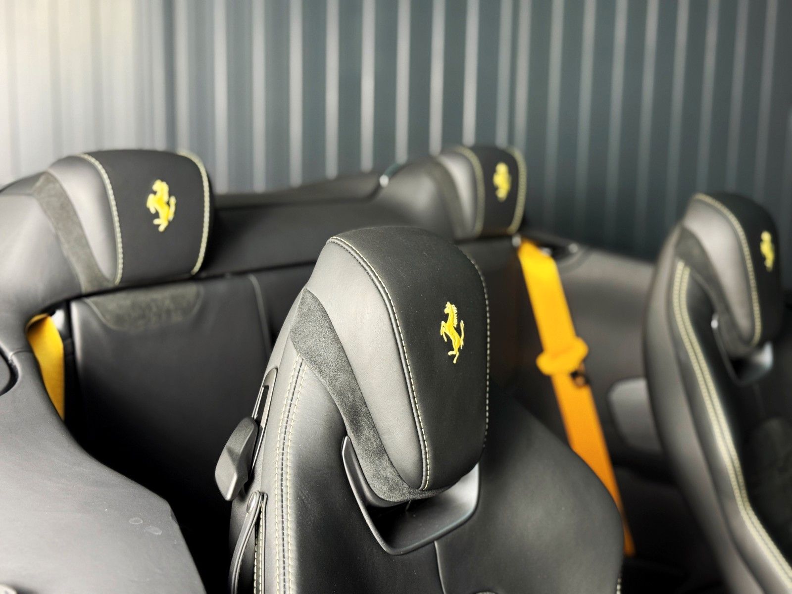 Fahrzeugabbildung Ferrari Roma Spider + Carbon + Daytona + ACC + 360 Grad